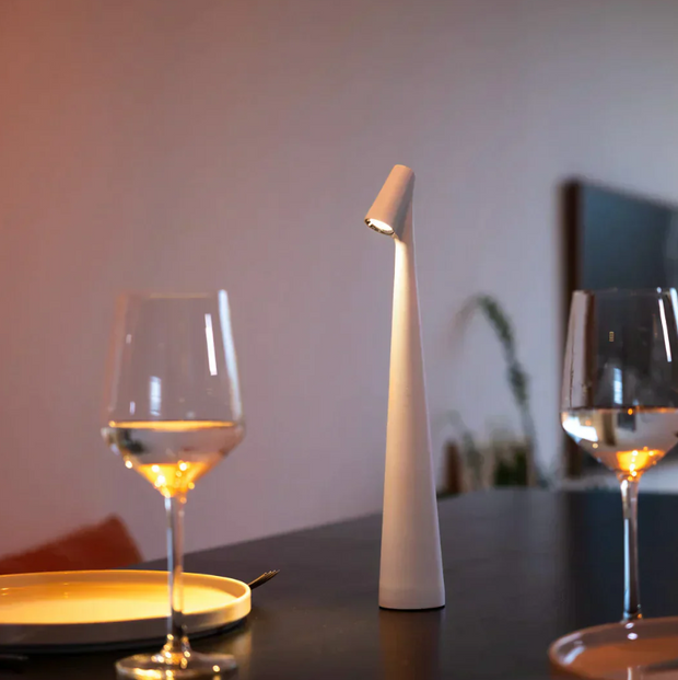 Lampe Opaline – Élégance Douce en Verre Blanc Satiné